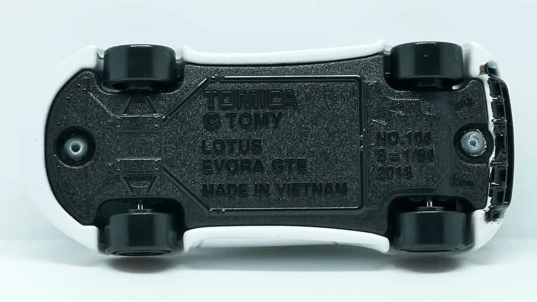 トミカ104-6 ロータス エヴォーラGTE_シャーシ