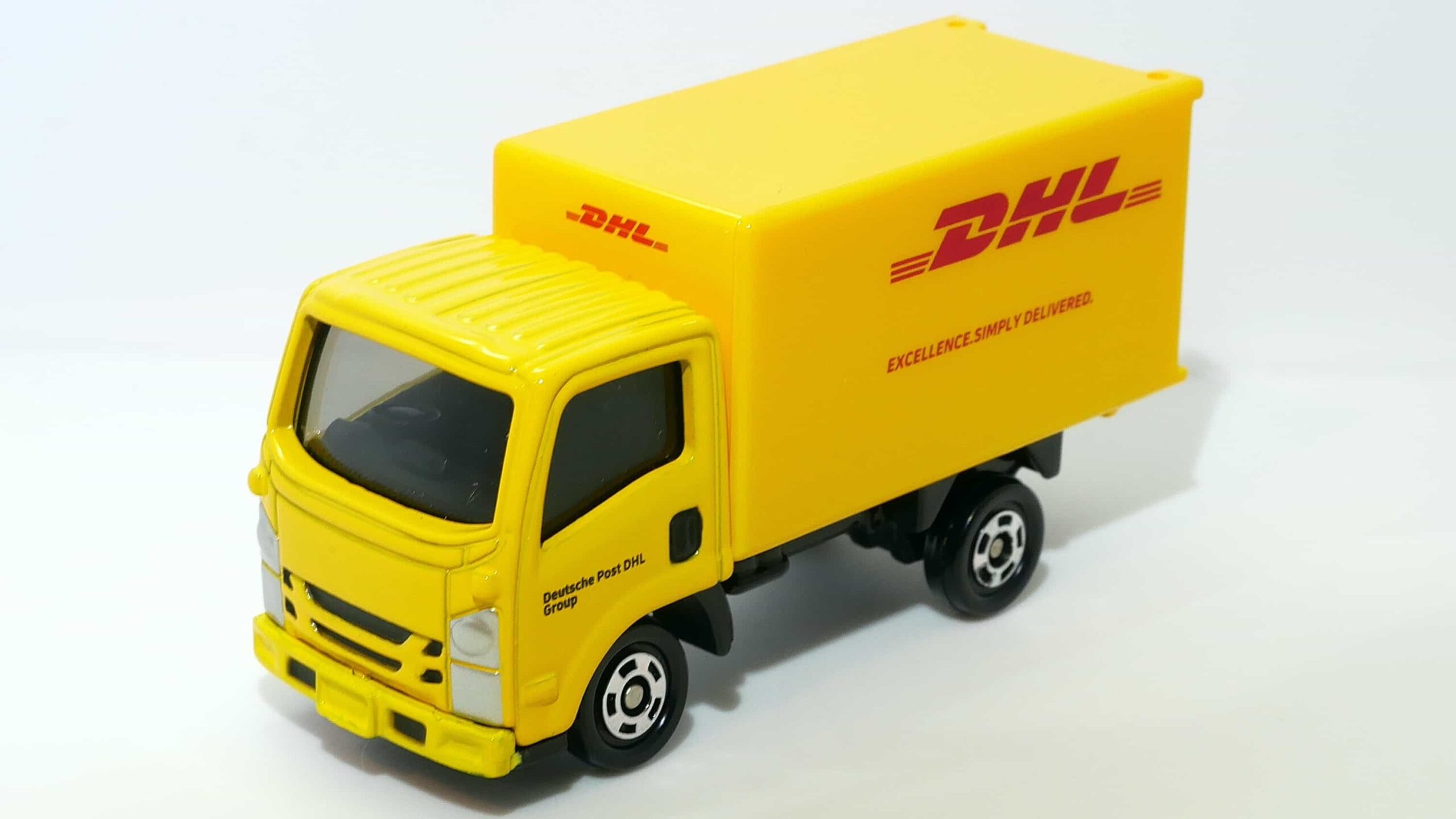 トミカ109-9 DHLトラック_前