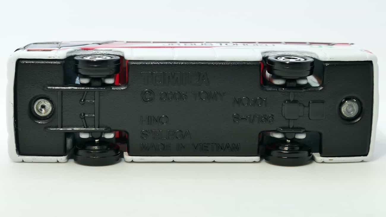 トミカ72-6 日野セレガジェイアールバス東北こまちカラー_シャーシ