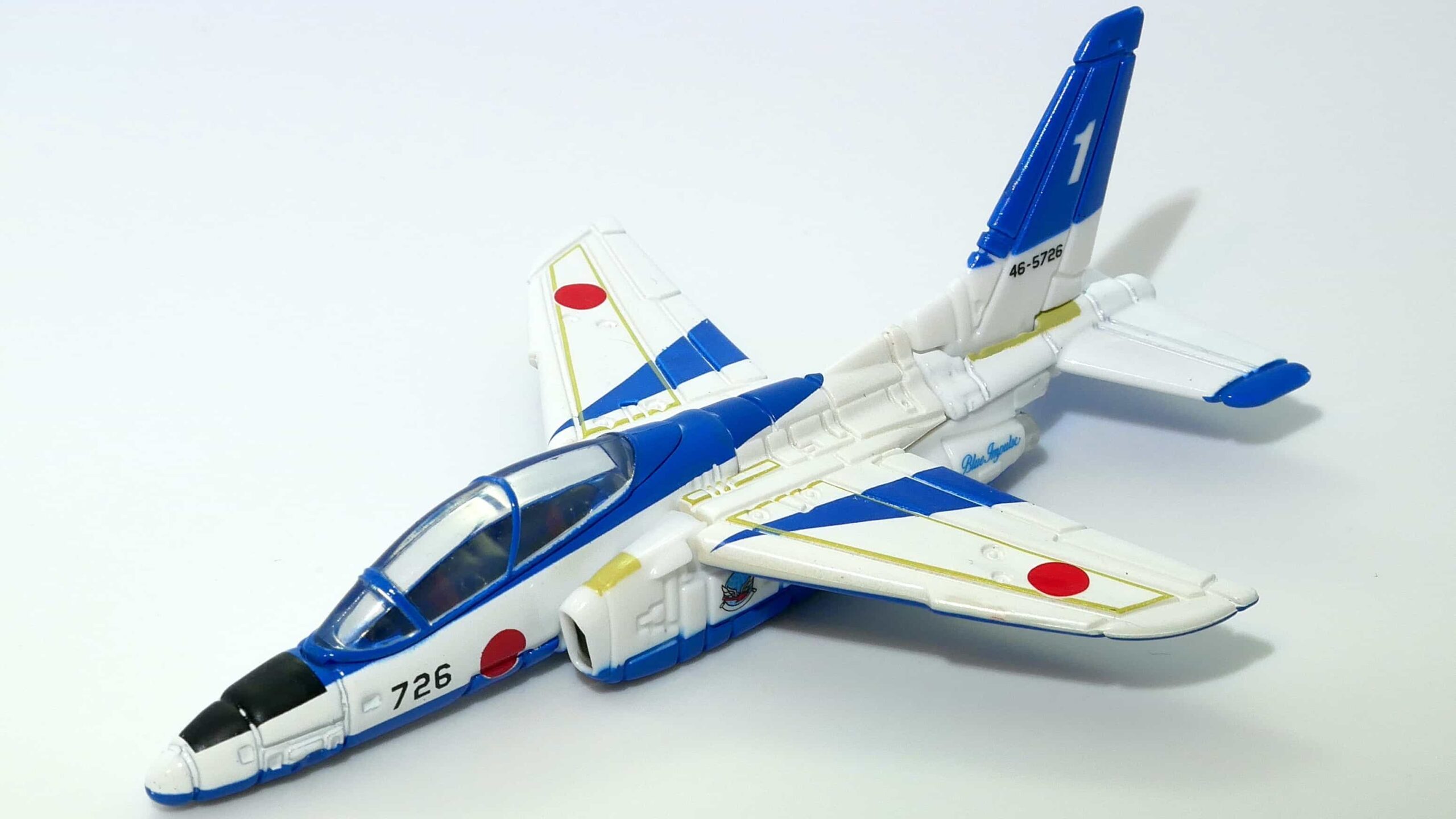 トミカプレミアム22-1航空自衛隊T-4ブルーインパルス_前