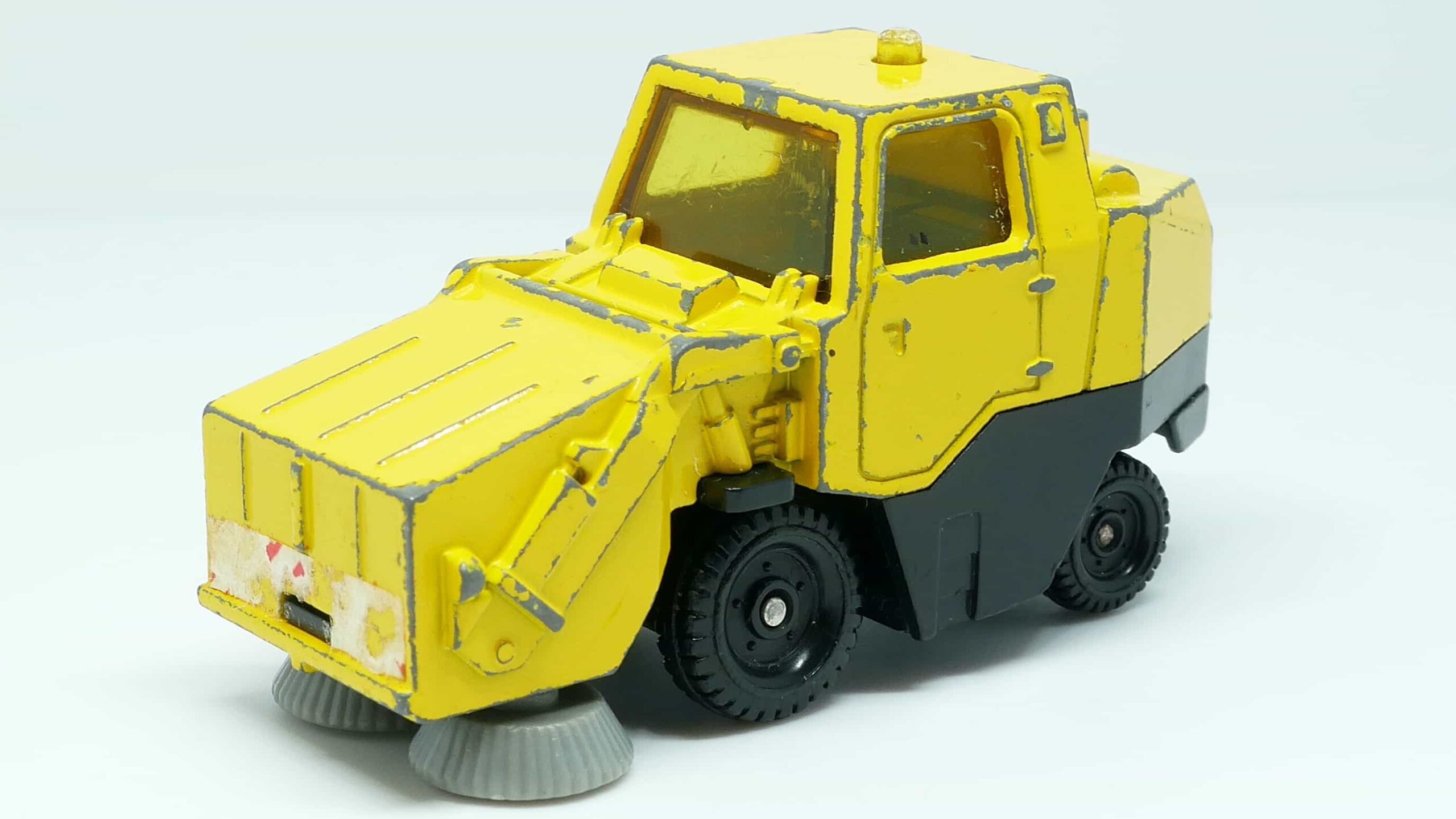 トミカNo113-1道路清掃車_前