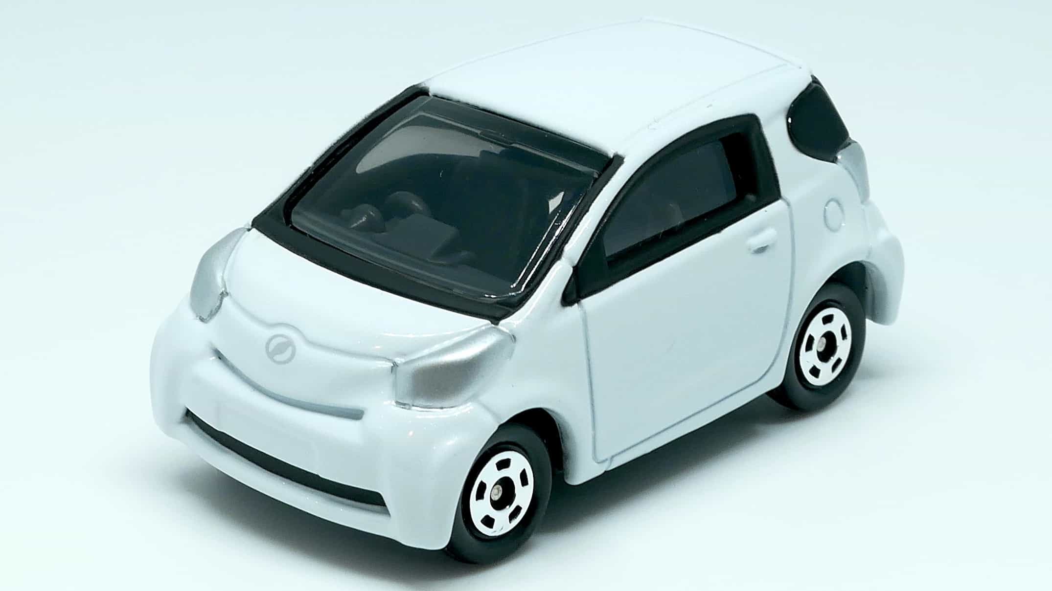 トミカNo28-8トヨタiQ_前