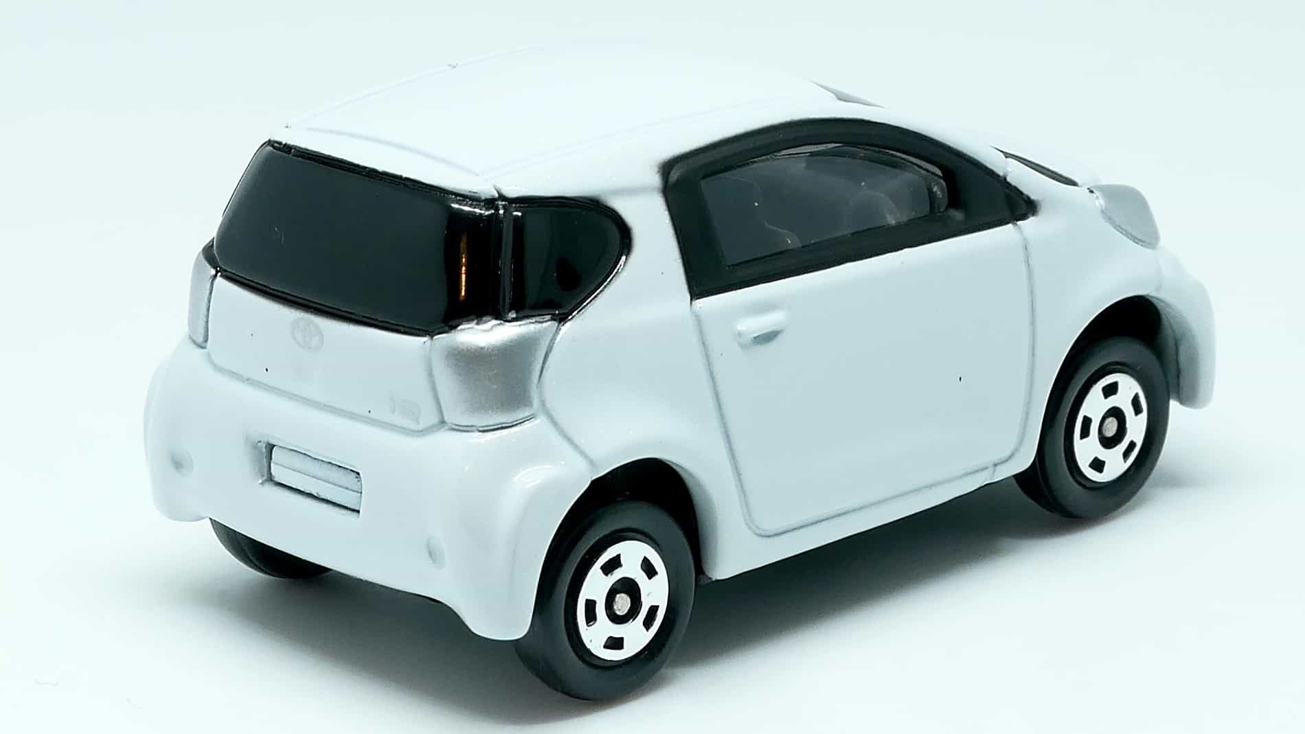 トミカNo28-8トヨタiQ_後