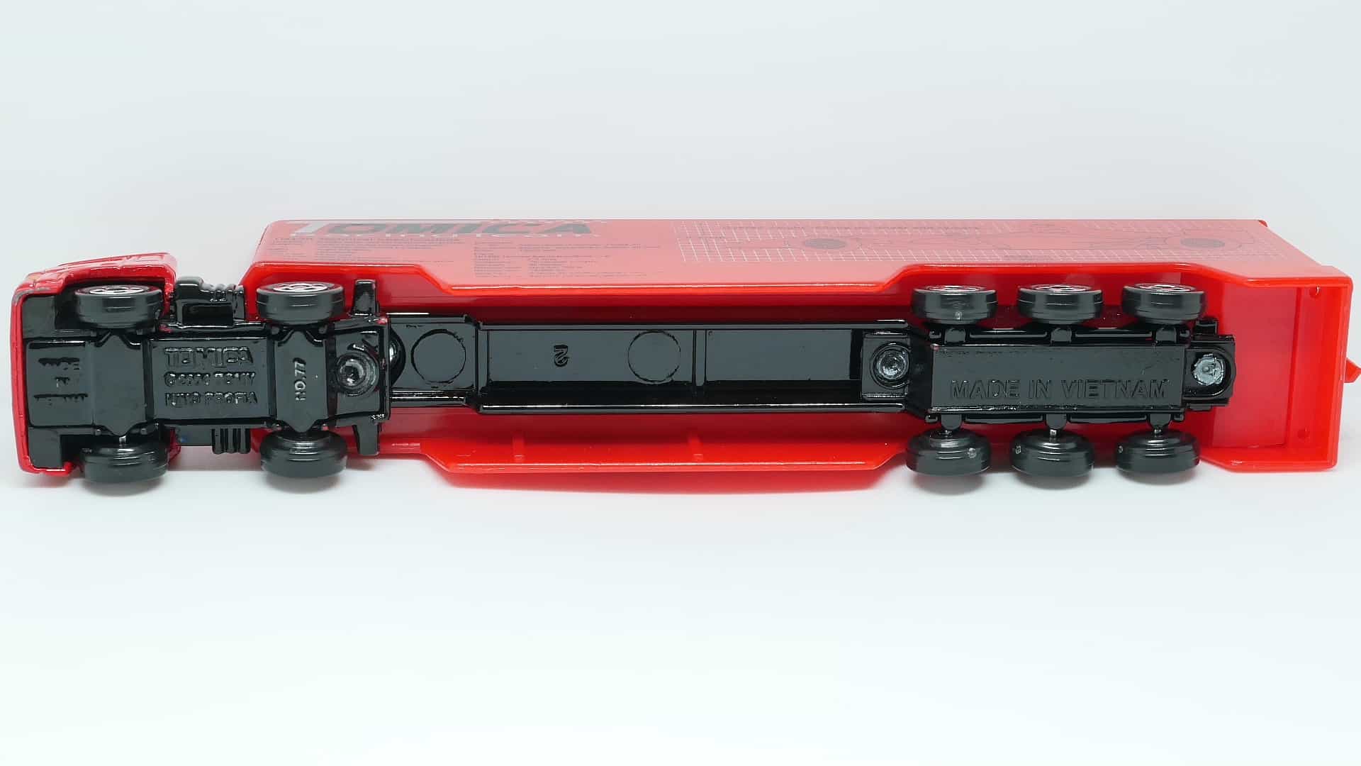 ロングトミカ129-1レーシングトランスポーター_シャーシ