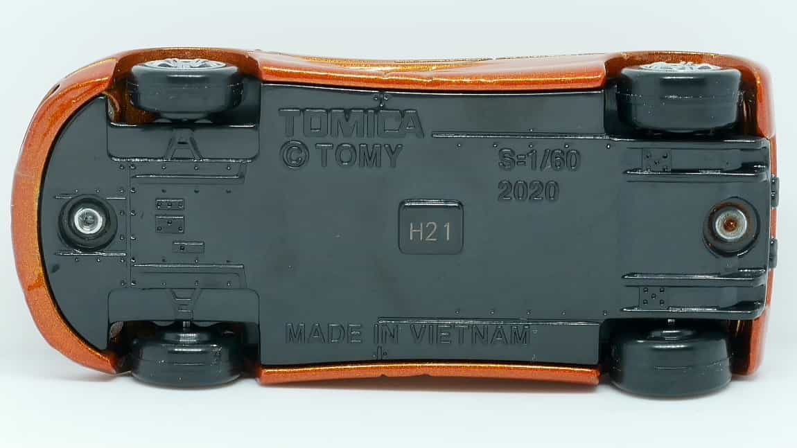 トミカプレミアム29-2マクラーレンF1_シャーシ