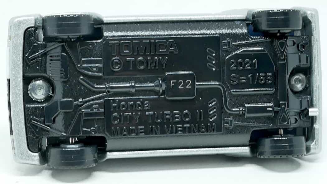 トミカプレミアム35-2_ホンダシティターボ2_写真シャーシ